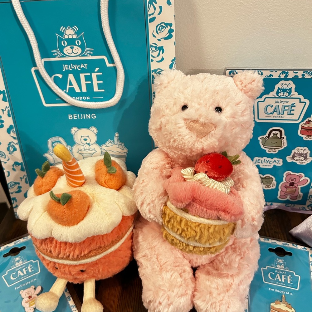 Jellycat Beijing newly released exclusives peach cake and bear with strawberry